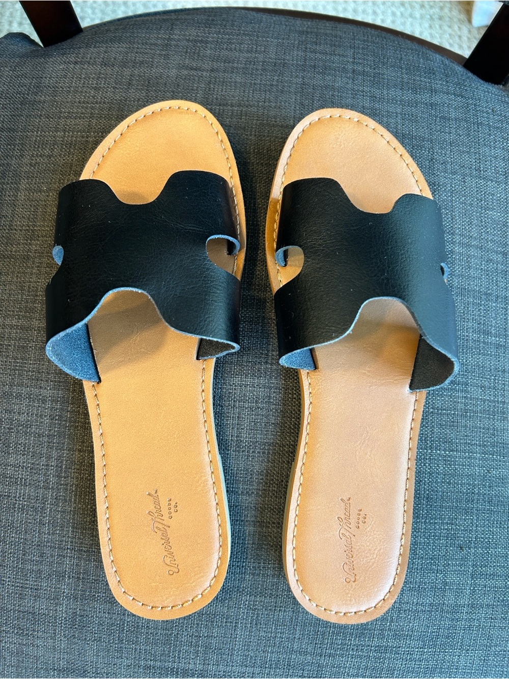 Universal Thread Jenny Faux Leather Slide Sandals in Black Size 8.5 - Picture 2 of 4